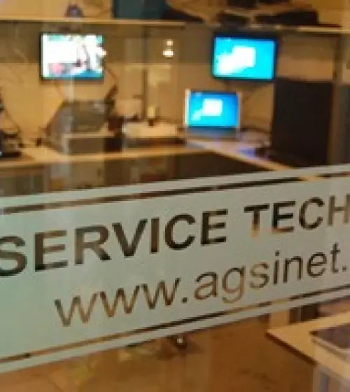 imgi_11_Service-technique-a-travers-la-porte